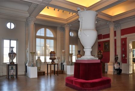 Le Salon des vases en porcelaine de Sèvres