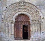 Le portail roman de la collégiale Saint-Denis