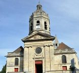 La façade de l'église Saint-Michel