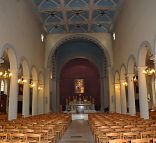 La nef de l'église Saint-Jean-Baptiste à Neuilly-sur-Seine La nef de l'église Saint-Jean-Baptiste à Neuilly-sur-Seine