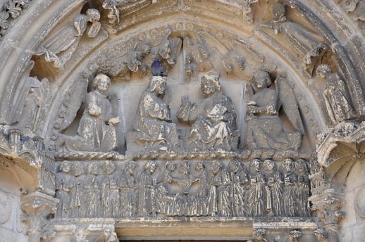 Le tympan du portail sud : Dormition et Couronnement de la Vierge.