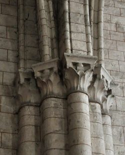 Chapiteaux gothiques du XIIIe siècle