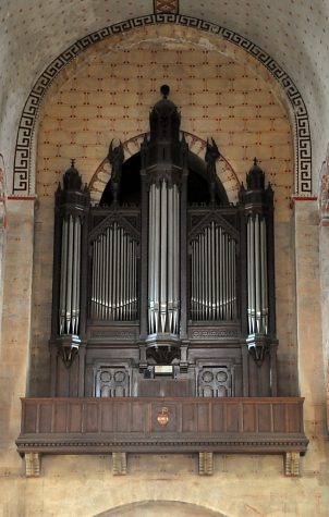 L'orgue de tribune est l'œuvre du facteur Callinet (1870)