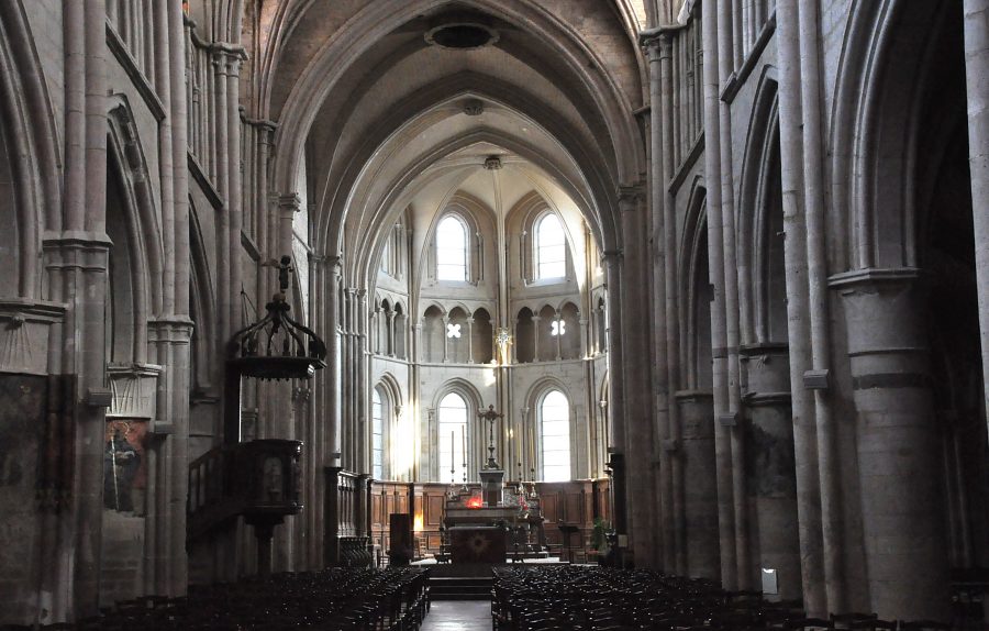 Vue d'ensemble de la nef de l'église Notre-Dame