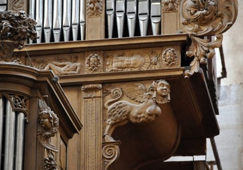 Sculpture XVIIe siècle sur le buffet d'orgue