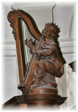 Saül jouant de la harpe sur la tourelle centrale du buffet d'orgue