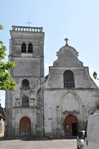 La façade a été reconstruite au XVIe siècle.
