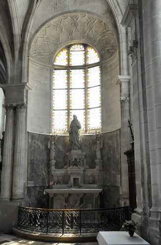 Chapelle du Sacré-Cœur dans l'absidiole sud.