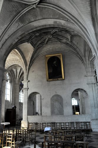 Le mur du chœur vu depuis la chapelle axiale.