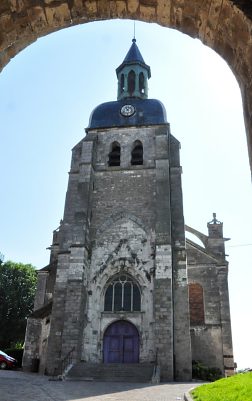 La façade de l'église Saint-Jean n'accueille