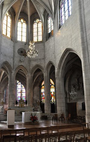 Le chœur et l'abside de Saint-Thibault.