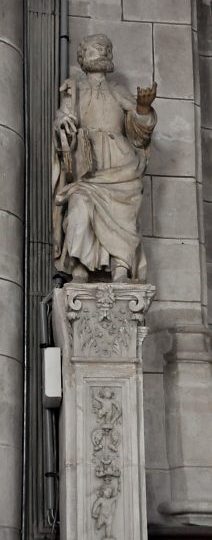 Saint Pierre sur un pilastre Renaissance, XVIe.