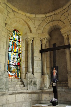 Chapelle rayonnante du Sacré-Cœur (XIIe siècle).