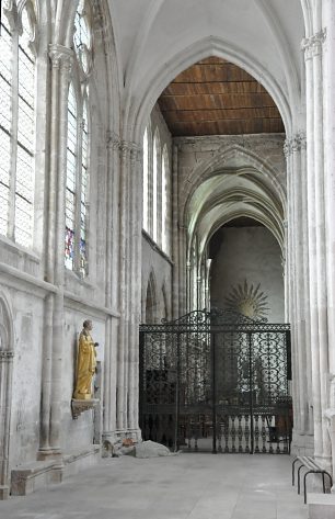 Le bas–côté sud vu depuis le transept sud
