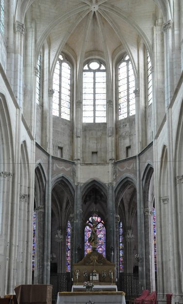 Le chœur et l'abside de l'église Saint-Pierre