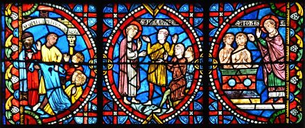 Vitrail de saint Jean l'évangéliste, XIIIe siècle restauré (panneaux 2 et 3 du XIXe siècle)