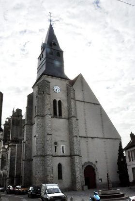 Le clocher (haut de 53 mètres) et la façade ouest