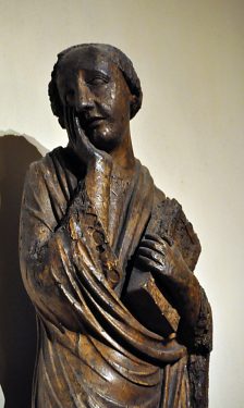 Statue d'un saint, détail.