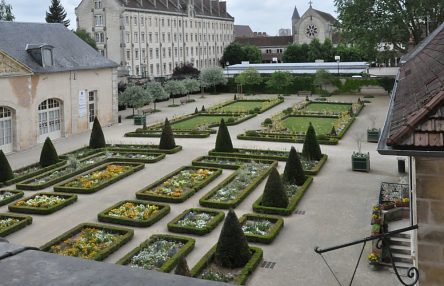Les jardins de l'archevêché.