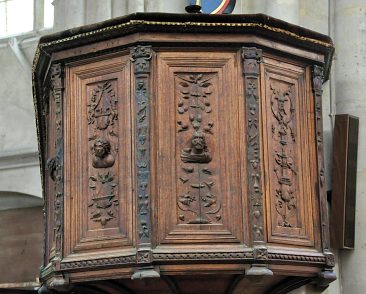 La cuve de la chaire à prêcher. Chêne sculpté du XVIe siècle