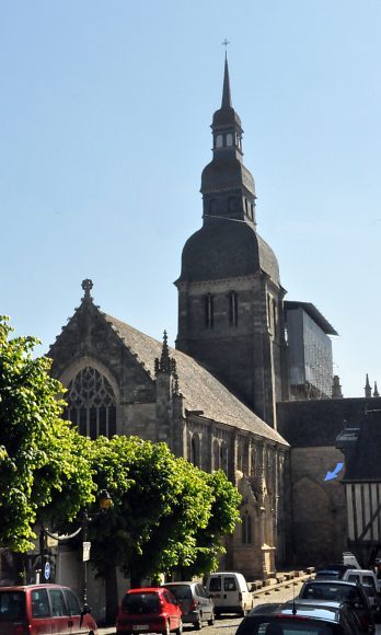 La nef et le clocher de la basilique