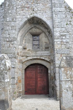 Portail ouest de l'église Saint-Pierre