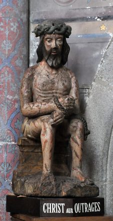 Statue du Christ aux outrages dans la chapelle axiale
