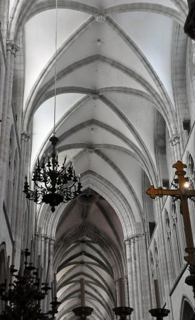 La voûte du chœur et de la nef vue depuis le maître-autel