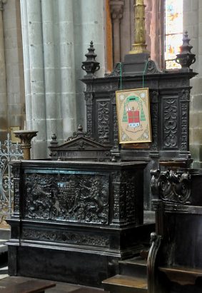 Les stalles : le trône épiscopal de François de Laval