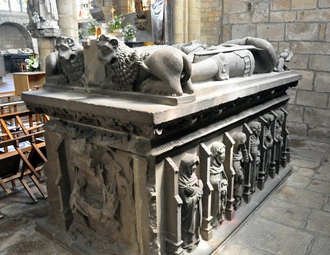 Le tombeau de Philippe de Montauban (chancelier de la duchesse Anne de Bretagne), mort en 1514