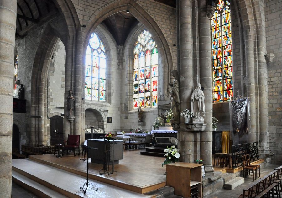 Vue d'ensemble du chœur et de la chapelle de Crévy dans le chevet nord.