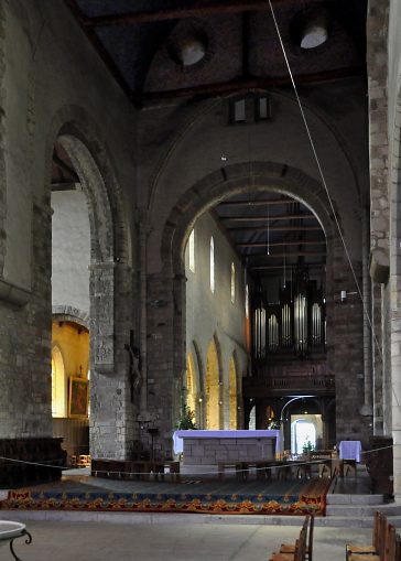 La croisée et la nef vues depuis le chœur
