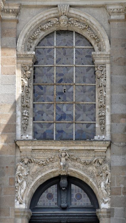 Tour-Porche : Fenêtre et décoration baroque