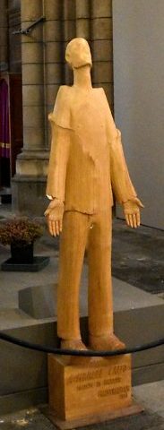 Statue de Marcel Callo dans la croisée