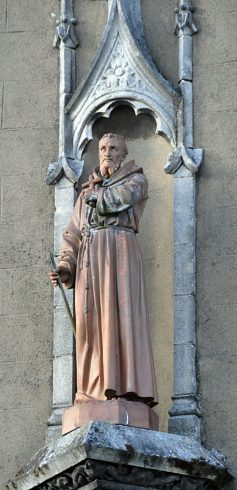 Statue de saint Hélier sur la façade sud-ouest