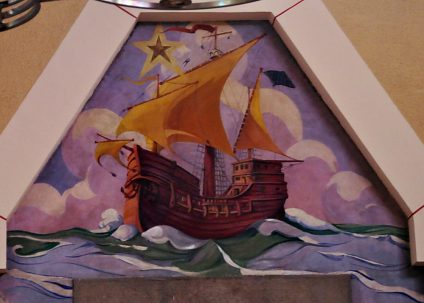 Peinture du Louis garin dans le chœur : une caravelle ou un naõ