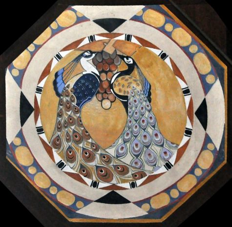 Peinture de Louis Garin au-dessus du chœur : deux paons autour d'une grappe de raisins