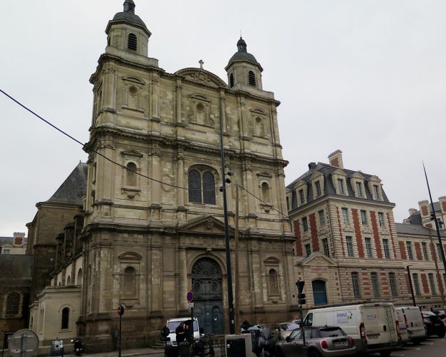 L'église Tousssaints et les bâtiments du lycée Émile Zola