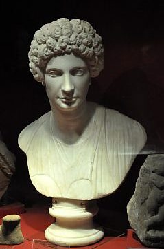 Buste de Julia, fille de Titus (en partie antique)
