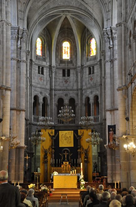 Le chœur et le chevet néo-roman de l'église Saint-Martin