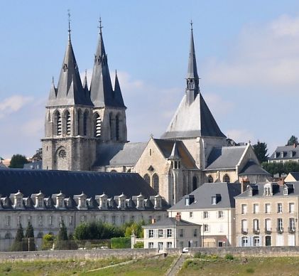 L'église Saint-Nicolas vue de la rive gauche de la Loire