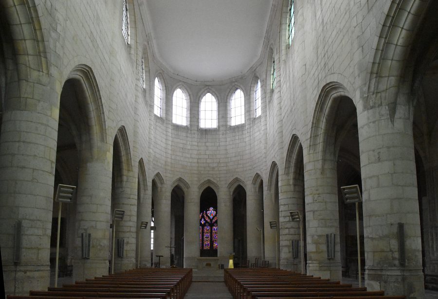 La nef et le chœur de l'église Saint-Bonnet