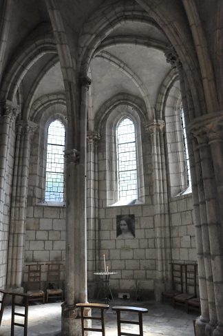 Chapelle rayonnante Sainte–Thérèse de l'Enfant Jésus, XIIIe siècle.