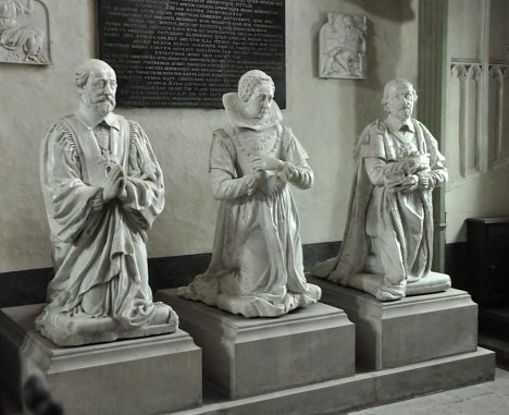 Chapelle Jacques-Cœur : trois statues de la famille de l'Aubespine