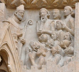 Saint Ursin prêchant devant la population de Bourges.