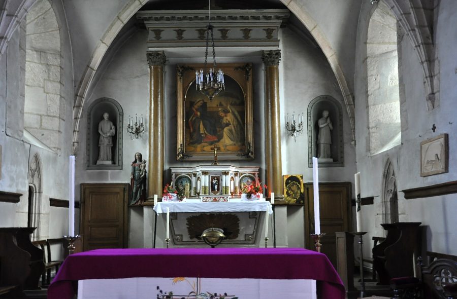 Le chœur et le retable de l'église Saint-Vincent