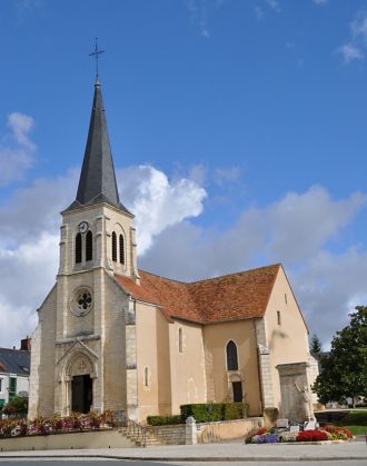 Vue d'ensemble de l'église Saint-Vincent à Ardentes