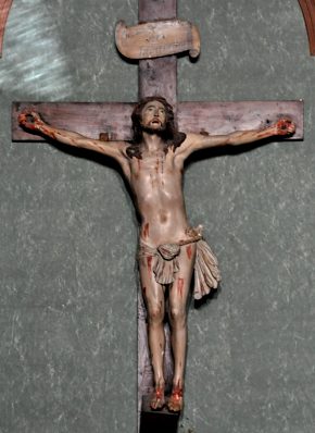 Le grand crucifix du chœur