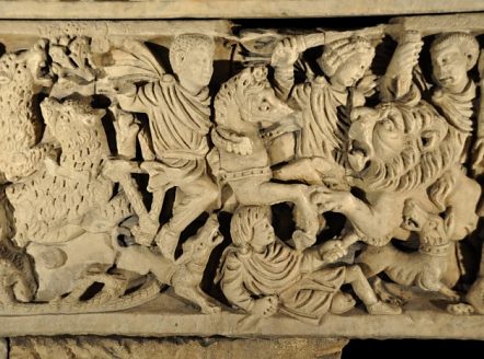 Cuve du sarcophage de saint Ludre : scène de chasse au lion