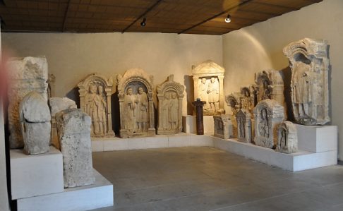 Salle des stles funraires gallo-romaines, II-IIIe sicles